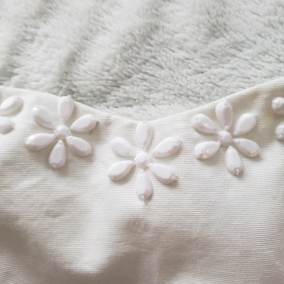 Host Pick 🥂 Lilly Pulitzer White Embroidered Floral Stapless Mini Dress - Picture 8 of 12